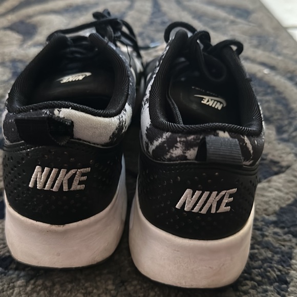 Nike Air Max Thea, size 6, color: black, silver and white - Picture 2 of 3